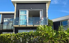 Beachside Studio Apartment With A View - Unit 2